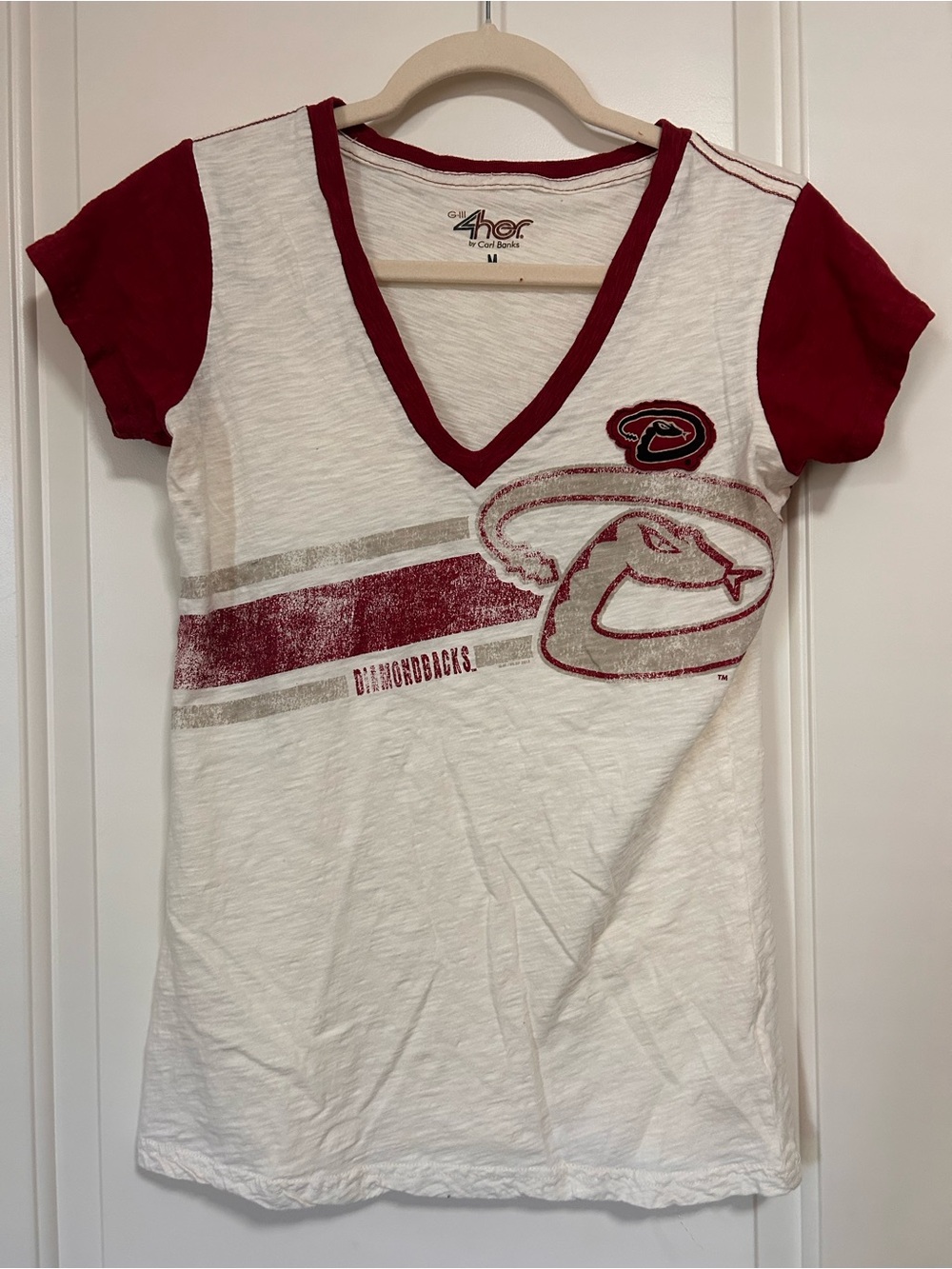 🐍NWOT⚾️Arizona Diamondbacks MLB Baseball White & Red V-Neck Tee⚾️🐍